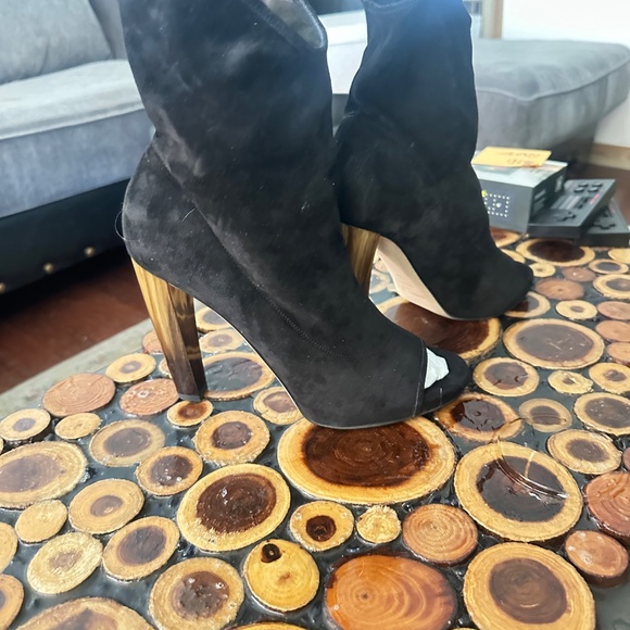 Jimmy Choo - Picture 3 of 4